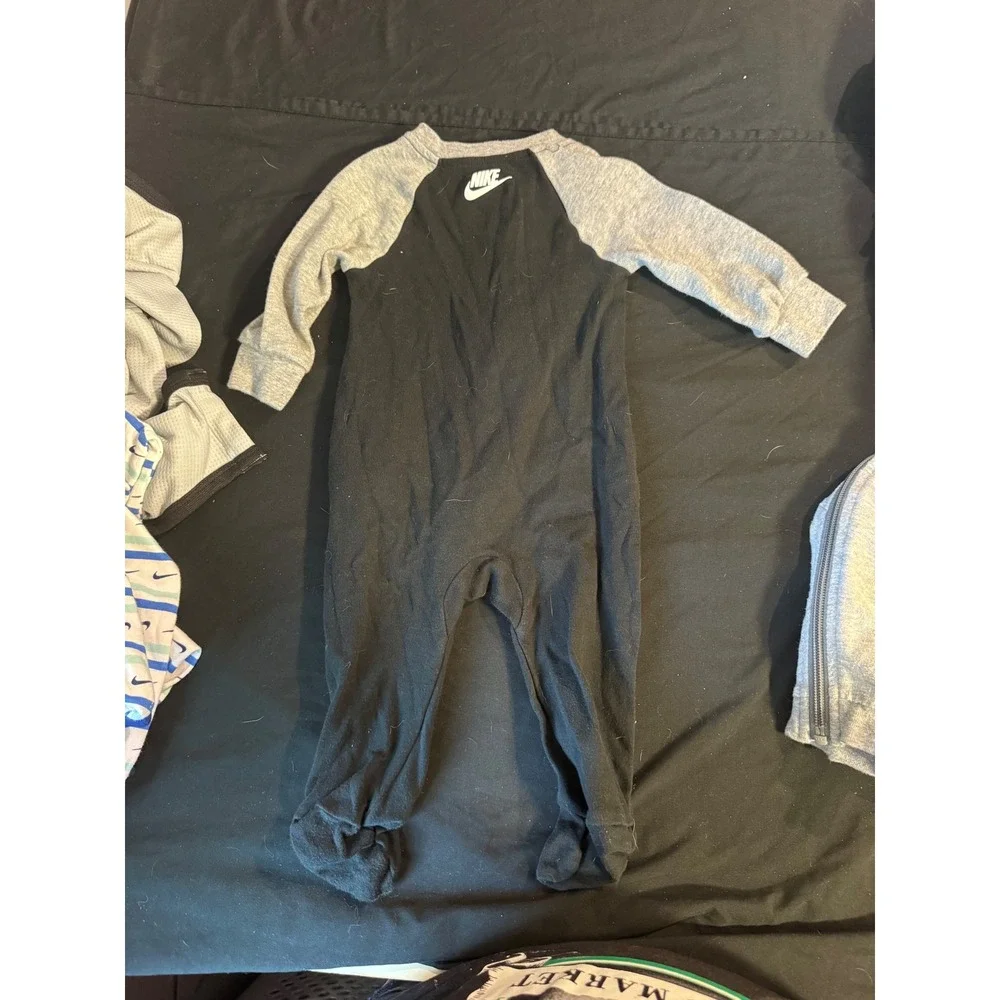 Nike Baby Boy 4 Piece Bundle 6-9M Bodysuit Footie Sleeper Romper Hooded Grey - Picture 13 of 16
